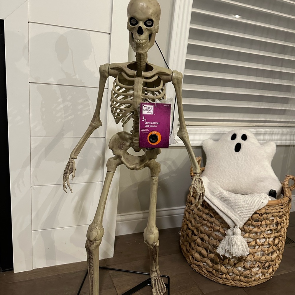 Home Depot 3ft LED Mini Skeleton Halloween Light Up Eyes Sold Out New 2023